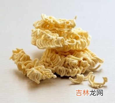 这些食物破坏你皮肤 喝牛奶居然会长痘