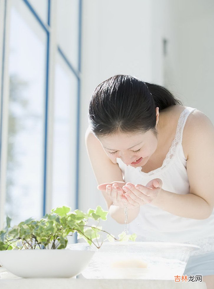 听我说没错 早晨别用洗面奶