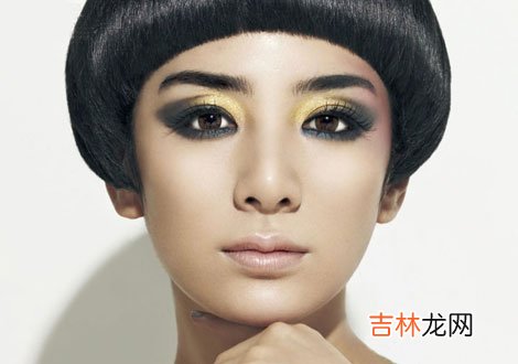 學明星畫金龍年的金色開運妝