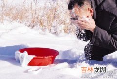 化妆水乳液和面霜保湿PK