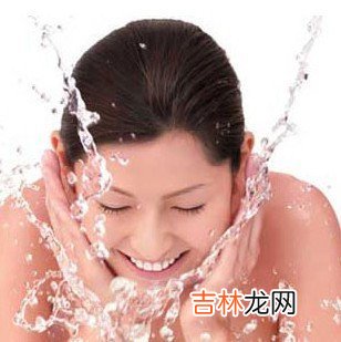 脸蛋也要吃冰淇淋