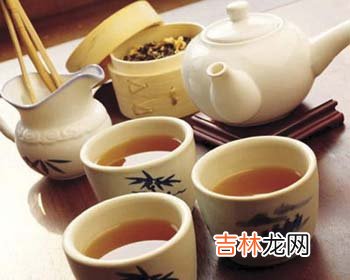 用香茗烹桌精致点心