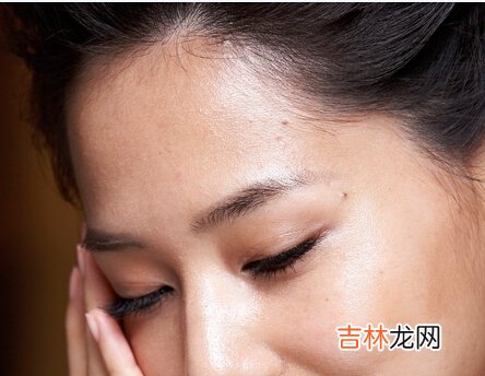 肌肤缺水了就会惧怕微距