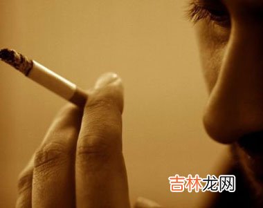 男性吸烟者的紧急护肤术