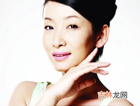 夏天来临做足护肤大胆秀美背