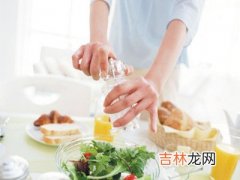 女大学生注意饮食营养