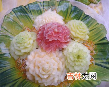 鲜花美食香满桌想吃吗