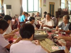 形神兼备塑品行内外兼修度佳节九旬老人谈养生