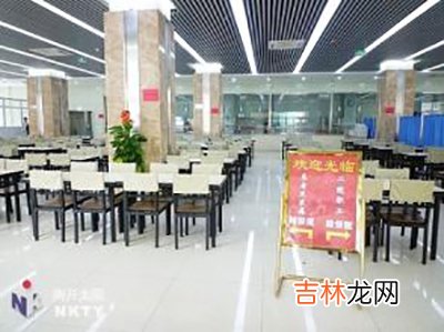 医院食堂误将白酒当矿泉水 病人喝致病危