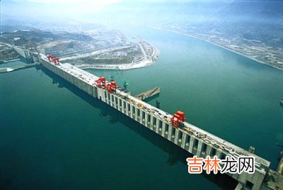 目击者称三峡大坝未受四川大地震损坏