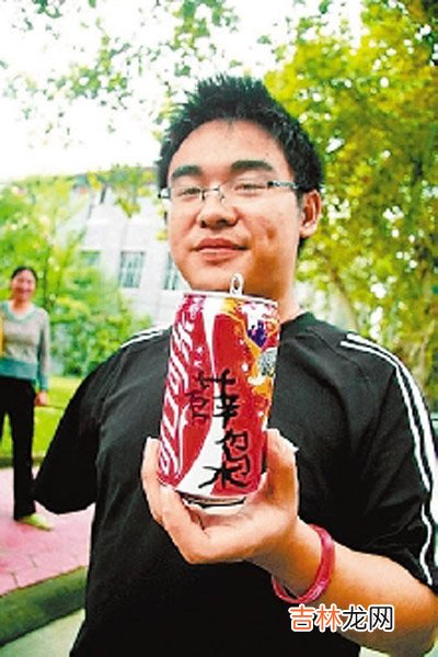 “可乐男孩”自己按手印接受截肢 称想考大学