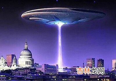 英小镇出现5只UFO 移动古怪没发半点声音