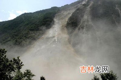 四川北川150万方山体崩塌 700多名居民沦为灾民