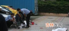 精神病人从32楼跳下砸死二人自身死亡