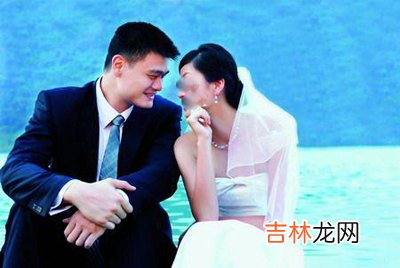 过去一年姚明结了两次婚 火箭老总曾爆真实婚期