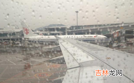 飞机下雨延误一般多久