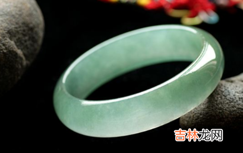 玉手镯裂开了没有断能带吗还是放在家里
