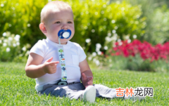 两个月宝宝吃手要用安抚奶嘴吗