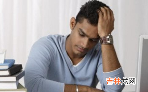 男子久坐10余小时突发肺栓塞怎么回事
