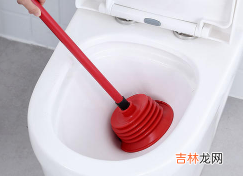 马桶堵塞怎么疏通皮搋子