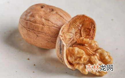 剥核桃皮手黑怎么洗干净