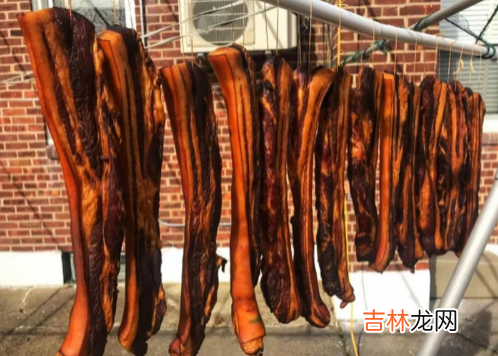 做腊肉的盐炒成什么颜色