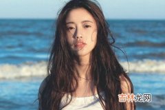 对感情会比较执着的女人八字的