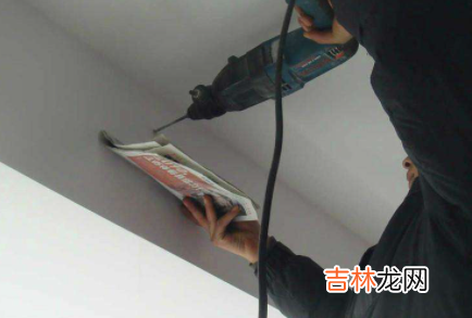 墙壁怎么手动打孔