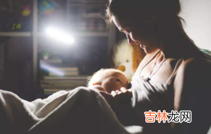 母乳喂养还要不要喂水