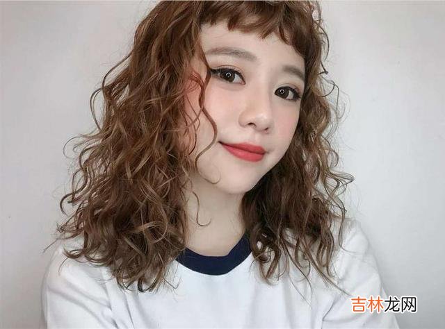 羊毛卷发型图片女/适合什么发型和脸型