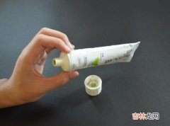 牙膏洗脸有什么好处和坏处