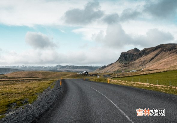 10个簸箕的人和几个斗的人最配，十个簸箕十个斗是天定的姻缘