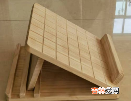 拉筋板是不是要贴墙站
