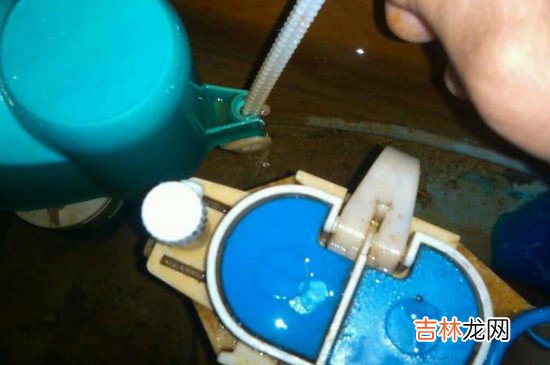 马桶水箱漏水怎么办
