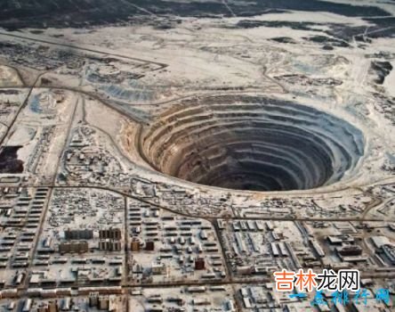 世界上最大陨石坑 直径达300公里