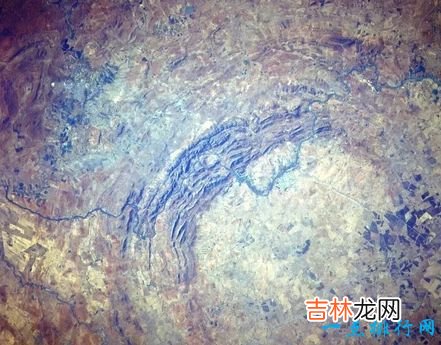 世界上最大陨石坑 直径达300公里