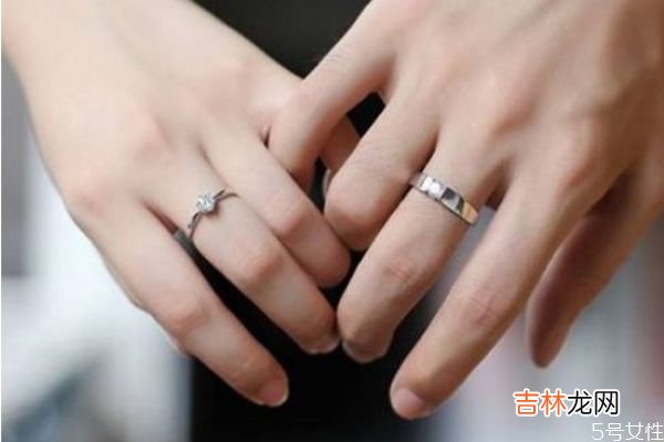 求婚戒指和结婚戒指一样吗? 订婚戒指和结婚戒指的区别