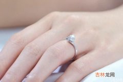 求婚戒指和结婚戒指一样吗？ 订婚戒指和结婚戒指的区别