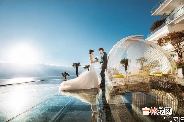 女人该选爱情还是物质 爱情和面包哪个更重要