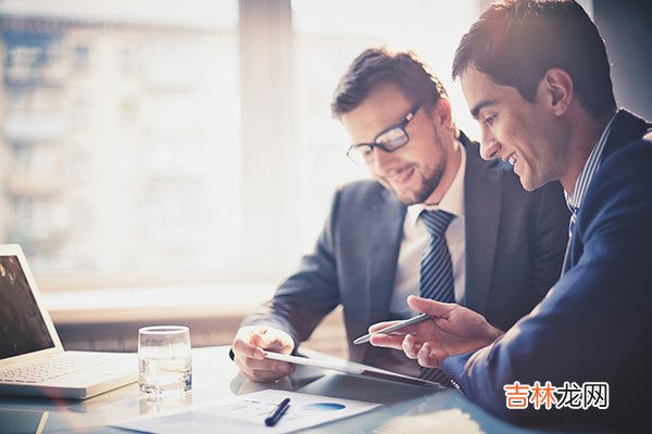 职场介绍礼仪：如何巧妙地向他人介绍自己