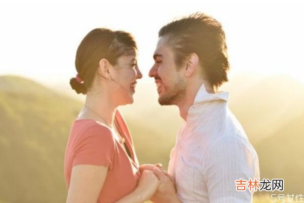 怎么向女朋友求婚 最佳十种浪漫求婚方式