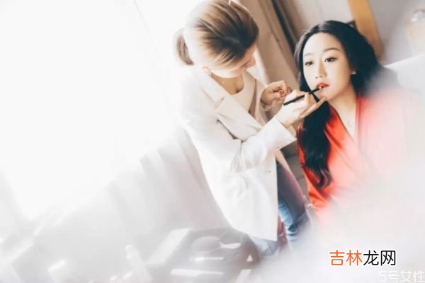 新娘为什么要穿晨袍 新娘一定要穿晨袍吗?