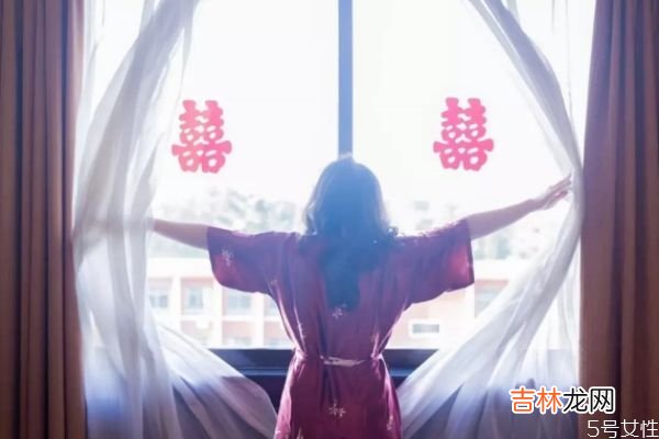 新娘为什么要穿晨袍 新娘一定要穿晨袍吗？