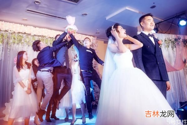 结婚纪念日是领证那天还是婚礼那天 结婚纪念日怎么过
