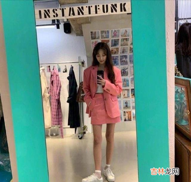 糖果色的衣服怎么搭配？