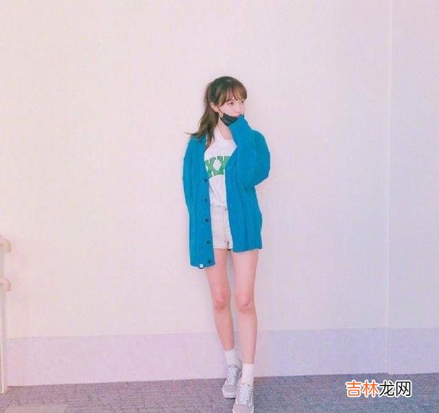 糖果色的衣服怎么搭配？