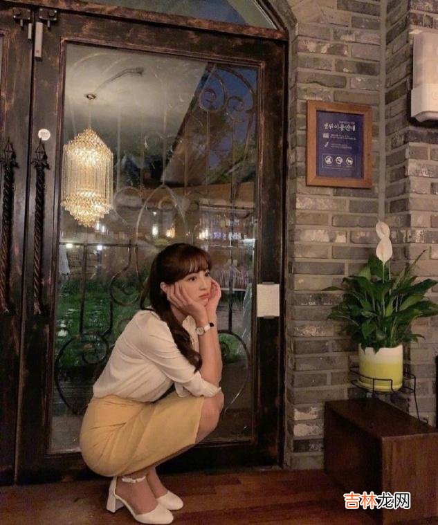 糖果色的衣服怎么搭配？