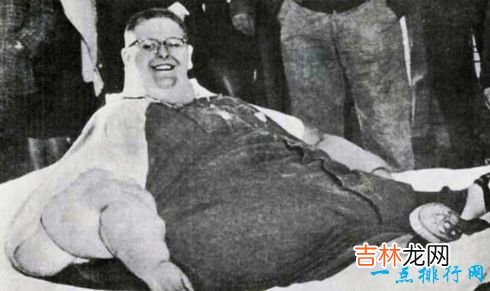八个世界上最胖的人 最胖的体重达727公斤！