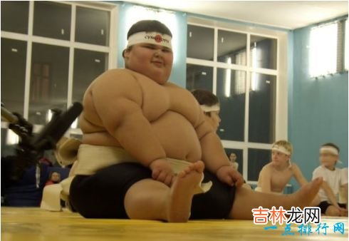八个世界上最胖的人 最胖的体重达727公斤！