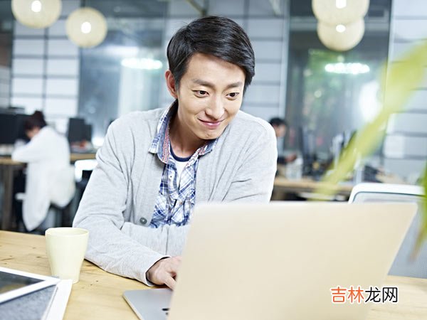 避免职场越位，这四条红线不要碰